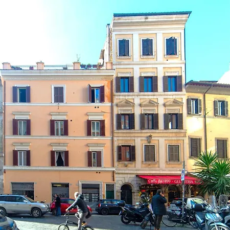 Apartamento Saint Louis Penthouse, Cozy Little Next To Pantheon Roma
